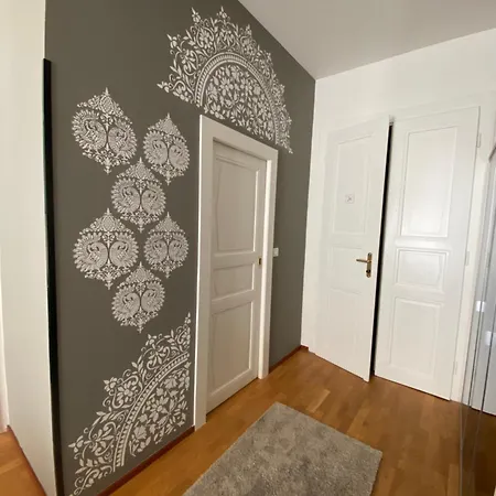 Golem Bed & Breakfast 4*